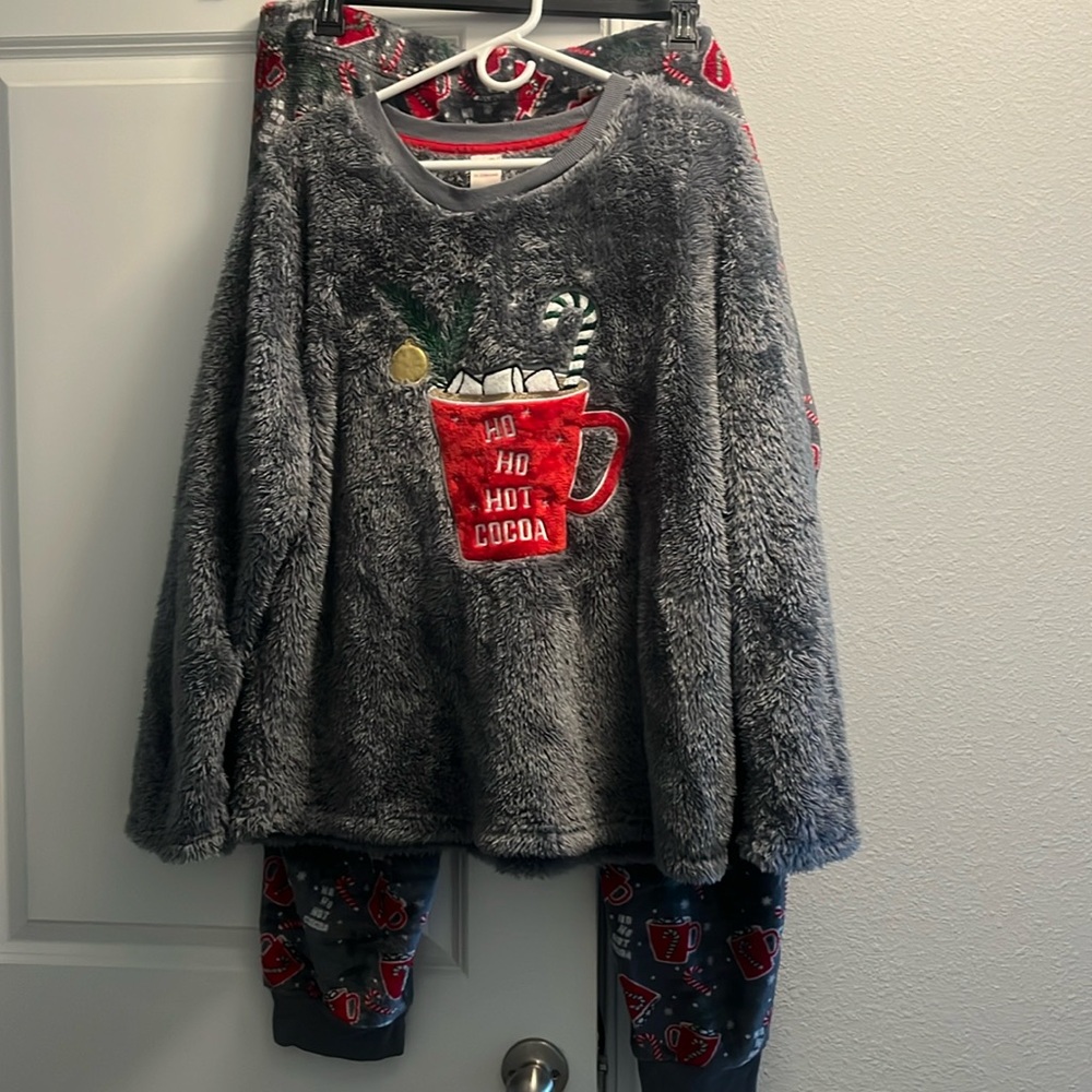 Women’s pajama set (winter theme) size 3x 22W/24W